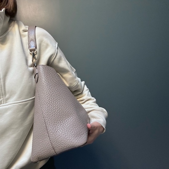 Kate Spade leather shoulder purse. - Picture 15 of 16